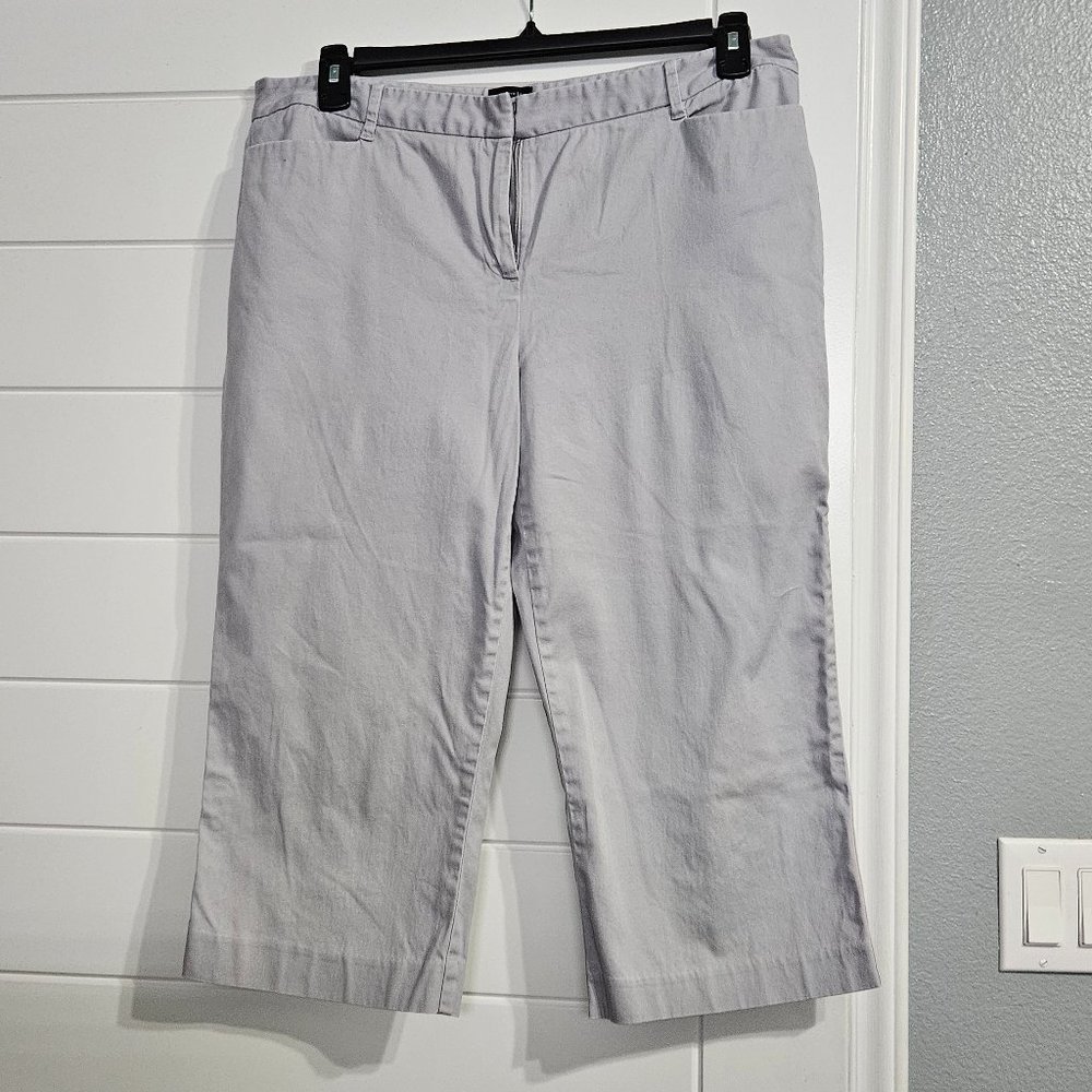 Attention Modern Fit Women's Size 14 Light Gray Capris